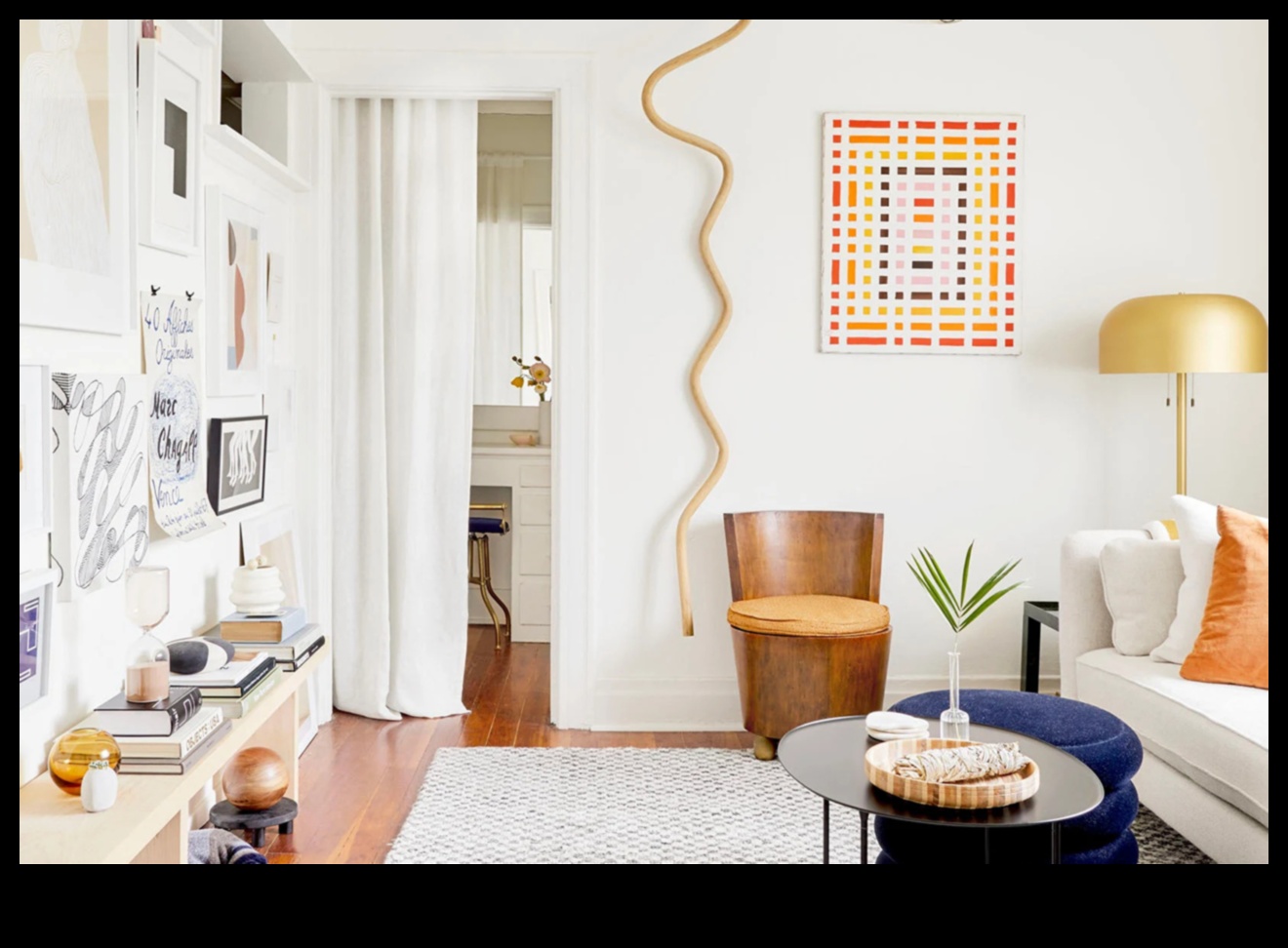 Care sunt unele sugestii de decor pentru locuințe pentru spații mici?